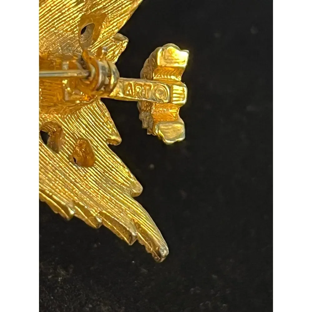Vintage ART Christmas Tree Brooch Gold Tone Rhinestones Holidays